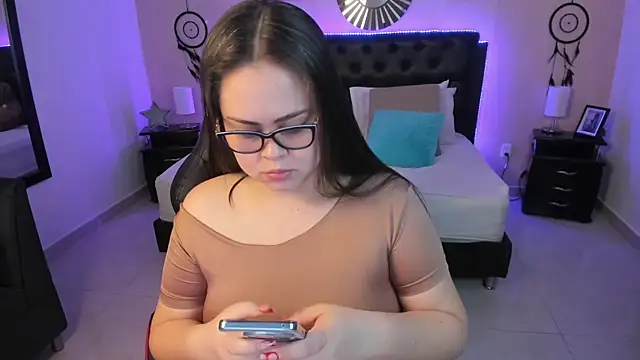 LolaVillalobos online show from February 11, 2026, 11:54 am