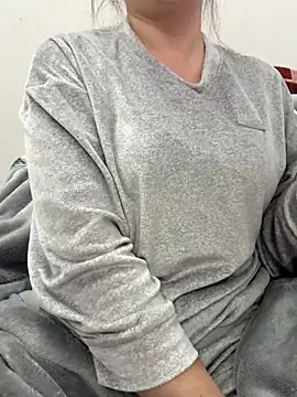 PhuongNhi21 online show from November 24, 2025, 2:39 pm