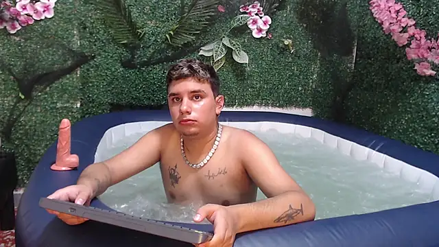 DavilANDkevin2 online show from November 4, 2025, 2:04 am