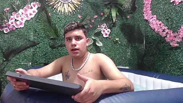 DavilANDkevin2 online show from November 1, 2025, 3:02 am