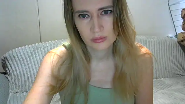 JessFoxxx online show from February 18, 2026, 4:10 am