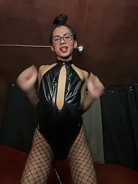 Ur latinahotpaprika online show from October 18, 2025, 6:32 pm