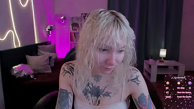 Snapshot of tattoo_art_baby chatting on May 25, 2026, 1:27 am tattoo art baby online show from May 25, 2026, 1:27 am