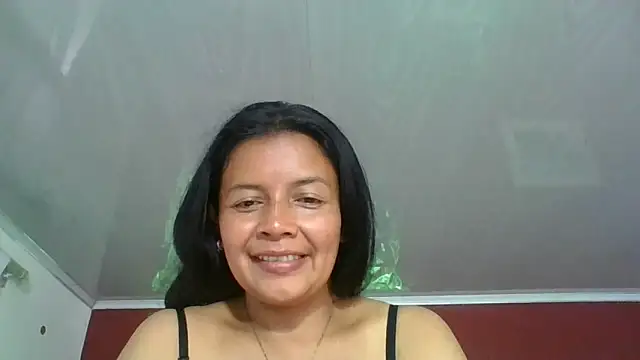 DianaOchoa  online show from October 21, 2025, 7:46 pm