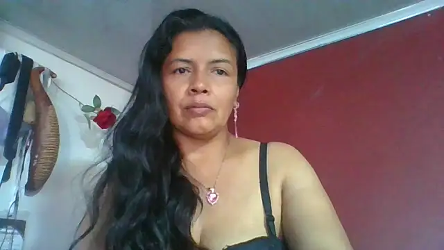 Snapshot of DianaOchoa_ chatting on May 24, 2026, 10:42 pm DianaOchoa online show from May 24, 2026, 10:42 pm