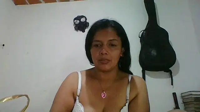 Snapshot of DianaOchoa_ chatting on April 17, 2026, 8:55 pm DianaOchoa online show from April 17, 2026, 8:55 pm