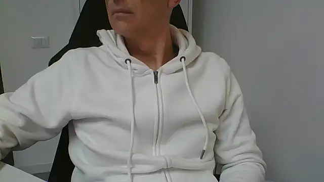 Snapshot of Sensor2000 chatting on February 6, 2026, 11:17 am Sensor2000 online show from February 6, 2026, 11:17 am