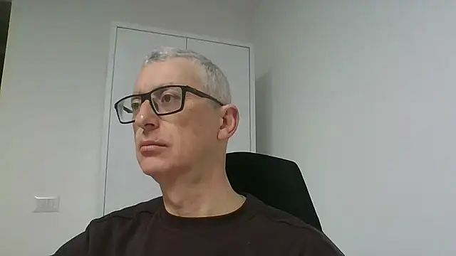 Snapshot of Sensor2000 chatting on January 19, 2026, 8:18 am Sensor2000 online show from January 19, 2026, 8:18 am