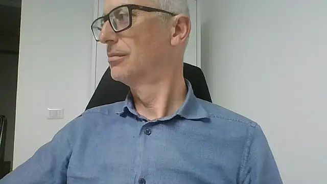 Snapshot of Sensor2000 chatting on April 22, 2026, 3:08 pm Sensor2000 online show from April 22, 2026, 3:08 pm