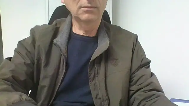 Snapshot of Sensor2000 chatting on May 6, 2026, 8:29 am Sensor2000 online show from May 6, 2026, 8:29 am