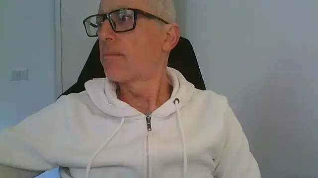 Snapshot of Sensor2000 chatting on February 26, 2026, 2:39 pm Sensor2000 online show from February 26, 2026, 2:39 pm