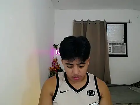 Snapshot of Hugecock2hundle_intown chatting on November 15, 2025, 6:56 pm Hugecock2hundle intown online show from November 15, 2025, 6:56 pm