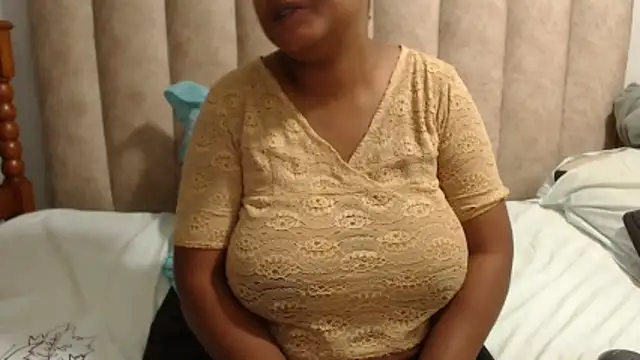 Snapshot of Sexybusty01 chatting on February 18, 2026, 5:31 pm Sexybusty01 online show from February 18, 2026, 5:31 pm