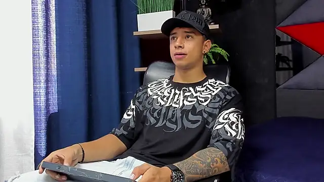 jaze bradley online show from November 22, 2025, 5:12 pm