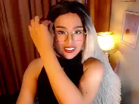 Snapshot of urmidnightcravingsxx chatting on April 14, 2026, 12:48 am urmidnightcravingsxx online show from April 14, 2026, 12:48 am