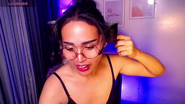 urmidnightcravingsxx online show from July 1, 2026, 12:33 am