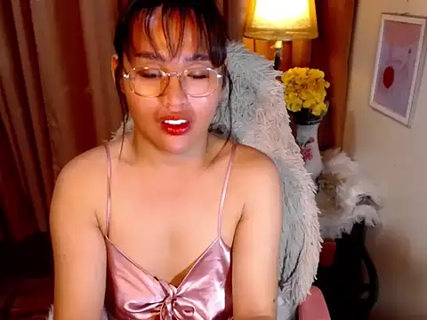 Snapshot of urmidnightcravingsxx chatting on April 17, 2026, 11:51 pm urmidnightcravingsxx online show from April 17, 2026, 11:51 pm