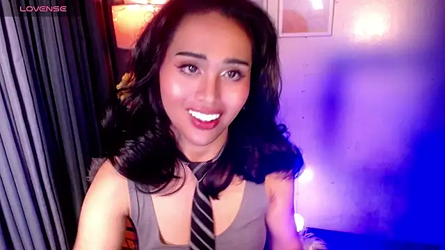 urmidnightcravingsxx online show from July 25, 2026, 7:09 pm