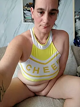Snapshot of caro252 chatting on January 8, 2026, 1:28 pm caro252 online show from January 8, 2026, 1:28 pm