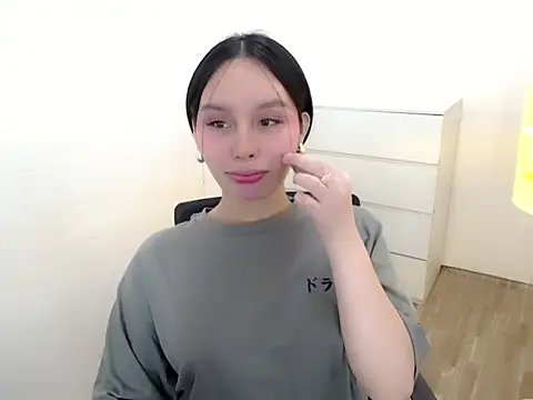 Snapshot of holly_tabby chatting on October 8, 2025, 8:31 pm holly tabby online show from October 8, 2025, 8:31 pm