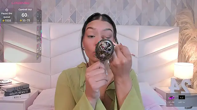 Snapshot of victoria___jonnes chatting on November 12, 2025, 12:31 pm victoria jonnes online show from November 12, 2025, 12:31 pm