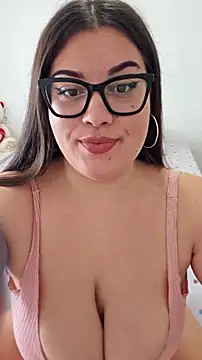 Snapshot of Larissa4U chatting on November 28, 2025, 10:15 am Larissa4U online show from November 28, 2025, 10:15 am