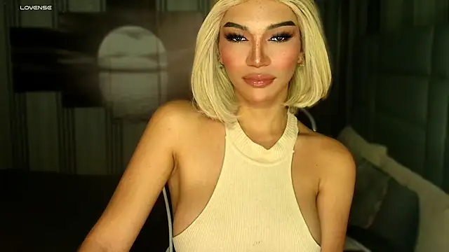 Snapshot of Huntress_xxx chatting on May 6, 2026, 6:17 am Huntress xxx online show from May 6, 2026, 6:17 am
