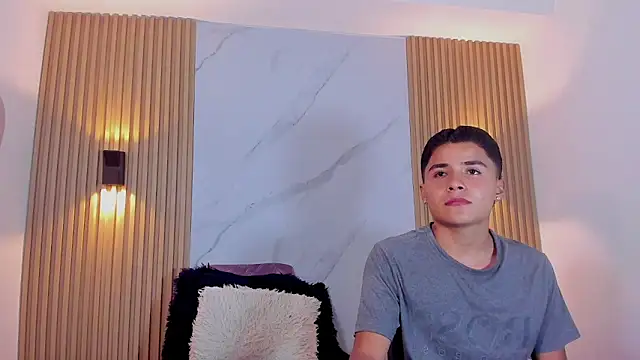 Snapshot of austin_rouse chatting on May 13, 2026, 9:22 pm austin rouse online show from May 13, 2026, 9:22 pm