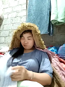 jienrrr online show from November 6, 2025, 3:10 am