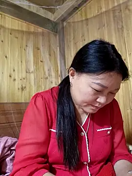 yoowwmr online show from October 30, 2025, 2:04 pm