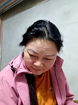 yoowwmr online show from December 21, 2025, 1:46 pm