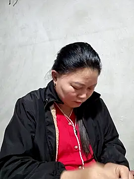 yoowwmr online show from November 25, 2025, 2:50 pm