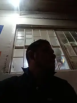 Snapshot of Andreshot911 chatting on October 28, 2025, 1:39 am Andreshot911 online show from October 28, 2025, 1:39 am