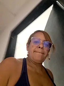 Snapshot of cristydirtyhot chatting on April 10, 2026, 2:35 pm cristydirtyhot online show from April 10, 2026, 2:35 pm