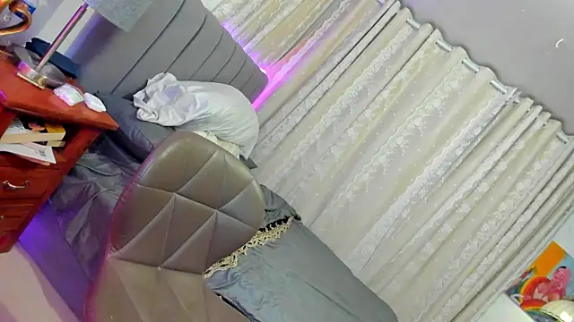 DsexiestQueenx online show from November 13, 2025, 1:15 pm