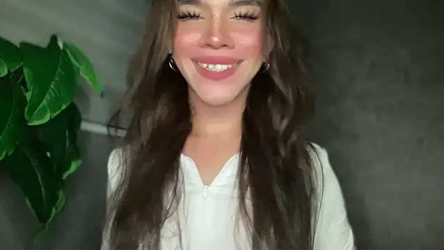 Snapshot of Misselliefayexxx chatting on December 17, 2025, 1:10 am Misselliefayexxx online show from December 17, 2025, 1:10 am