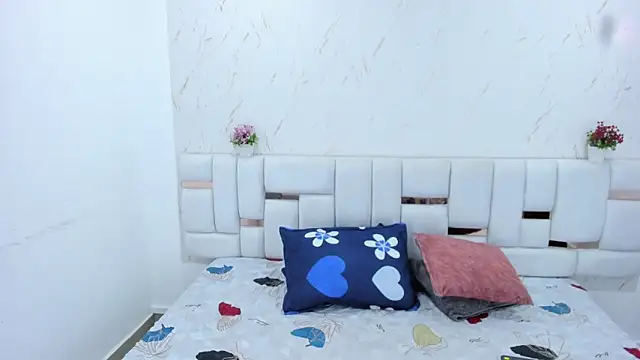 MiiaSmith   online show from December 19, 2025, 9:39 pm