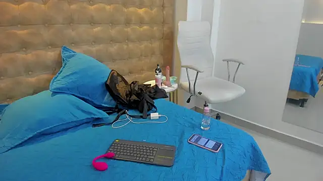 MiiaSmith   online show from October 9, 2025, 8:53 pm