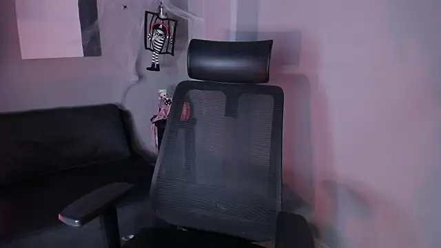 emily mars1 online show from October 16, 2025, 7:44 pm