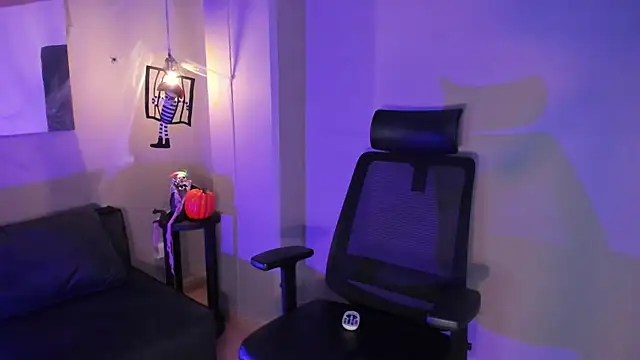 emily mars1 online show from October 12, 2025, 5:36 pm