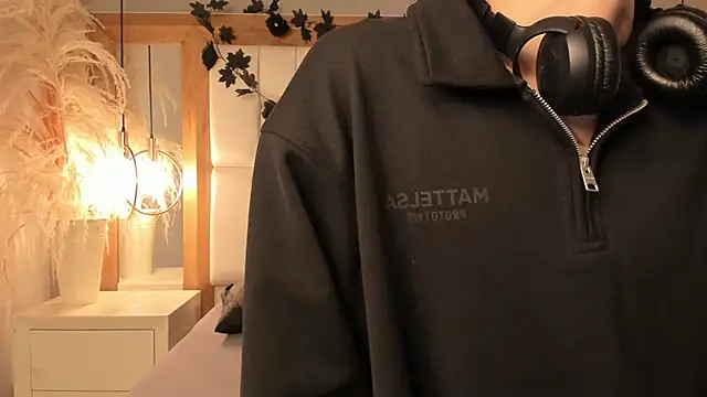 Daphne And Roger online show from December 16, 2025, 11:03 am