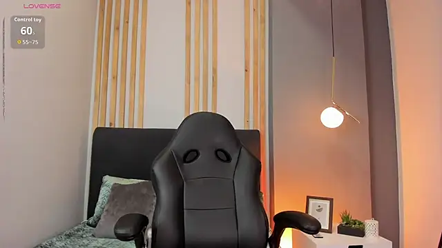 ivy collins  online show from October 24, 2025, 9:47 pm