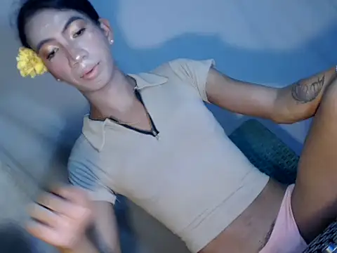 Snapshot of xyourdreamtrans chatting on February 1, 2026, 5:06 am xyourdreamtrans online show from February 1, 2026, 5:06 am