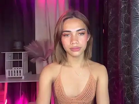 Lovelynikki03 online show from October 20, 2025, 6:52 pm