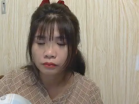 Snapshot of Ori299 chatting on November 24, 2025, 9:42 am Ori299 online show from November 24, 2025, 9:42 am