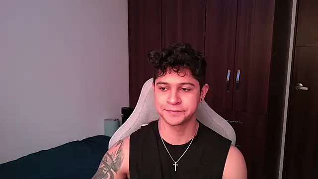 domsantiago  online show from October 12, 2025, 4:19 pm