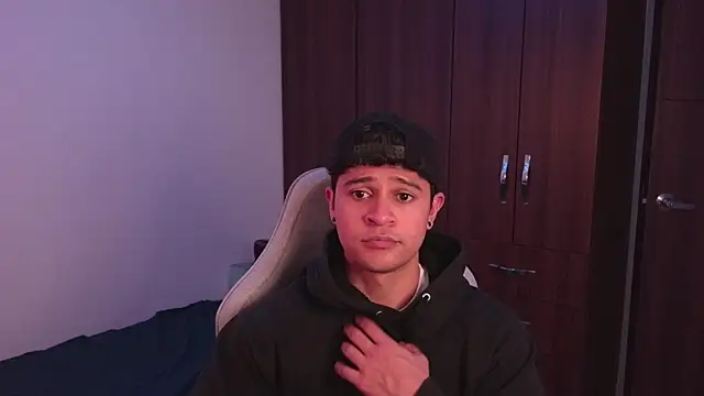 domsantiago  online show from October 11, 2025, 3:07 am