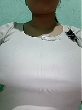 Snapshot of Shiny_Babe chatting on May 4, 2026, 4:05 am Shiny Babe online show from May 4, 2026, 4:05 am