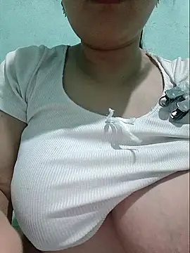 Snapshot of Shiny_Babe chatting on May 27, 2026, 9:55 pm Shiny Babe online show from May 27, 2026, 9:55 pm