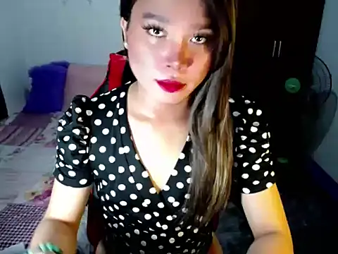 Urassiansweetcummer online show from October 28, 2025, 1:39 am